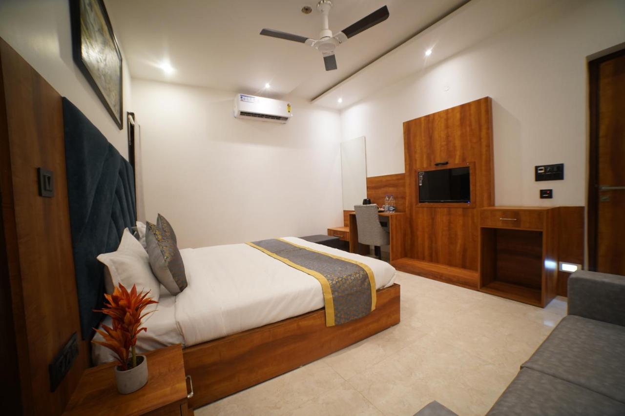 Hotel Elite - 5 Mins From Golden Temple Amritsar Esterno foto