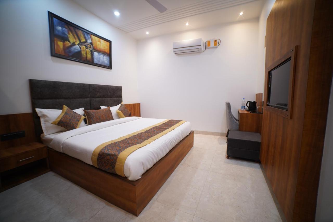 Hotel Elite - 5 Mins From Golden Temple Amritsar Esterno foto